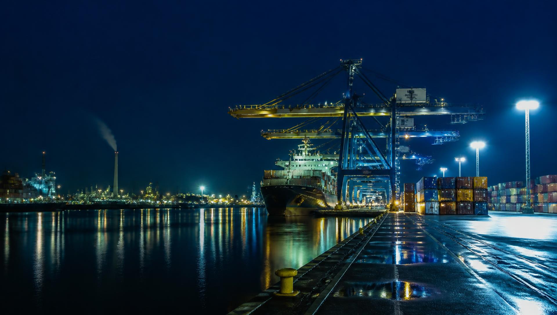 Terminal portuaire de nuit